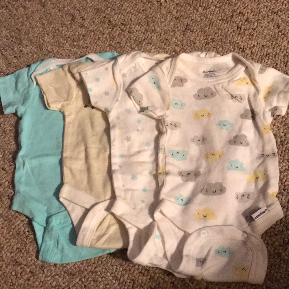 Gerber newborn size “cloud” onesie set of four